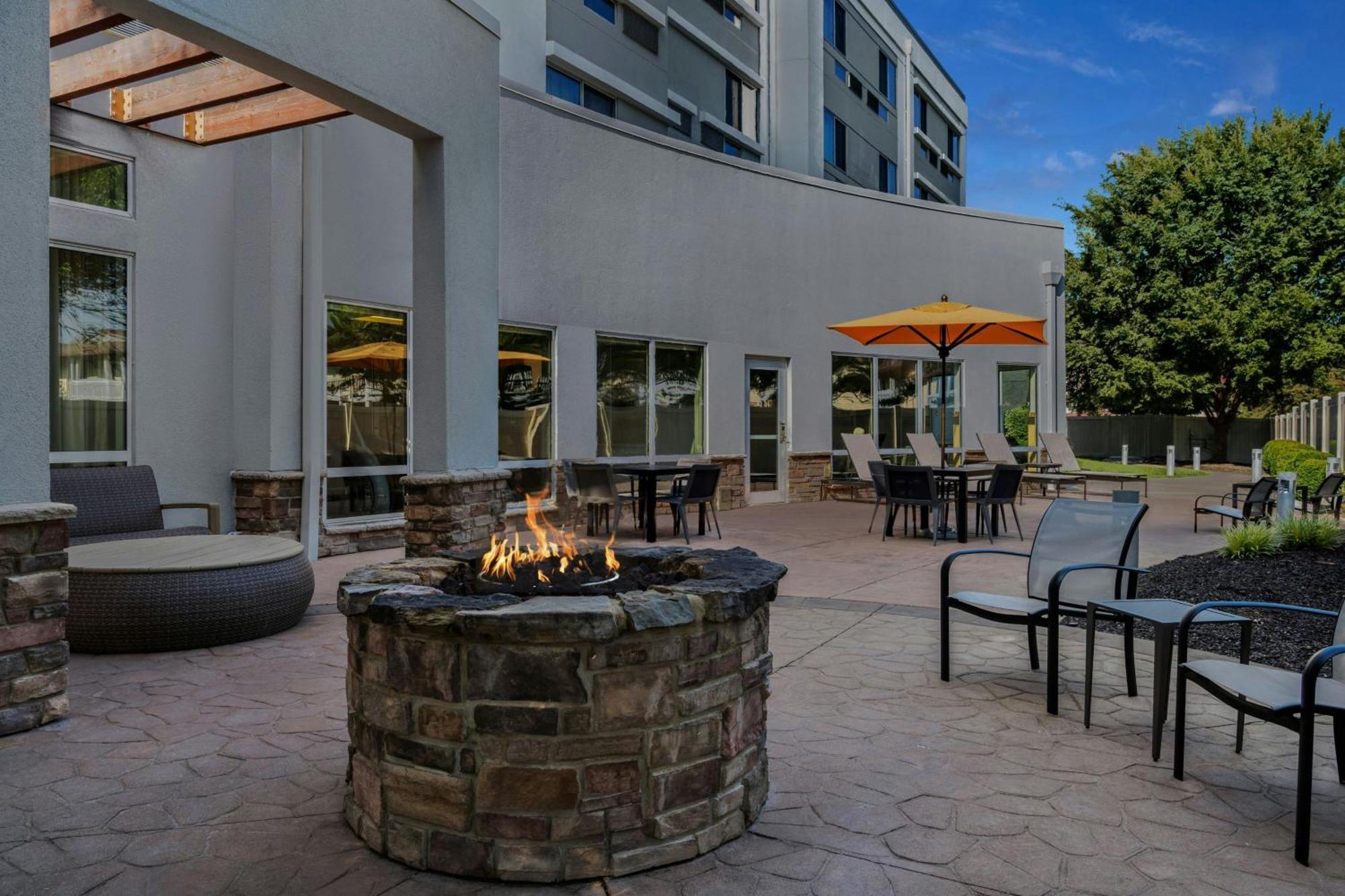 Courtyard By Marriott Evansville East Eksteriør bilde